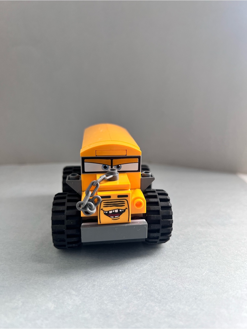 LEGO Juniors Cars Miss Fritter figure